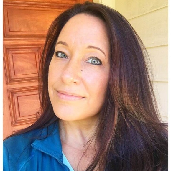 Profile Picture of Becky Bruza (@bbruza16) on Poshmark