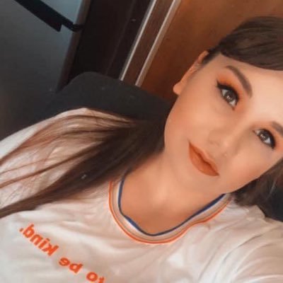 Profile Picture of Victoria Coffey (@punsnotincluded) on Twitter