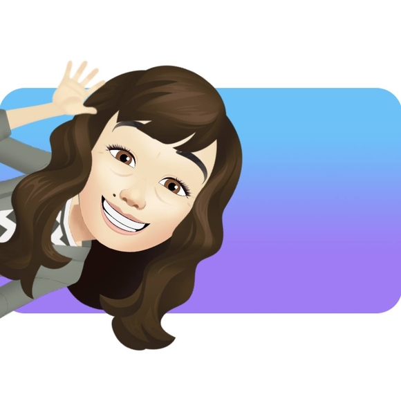Profile Picture of Karolyn Arrick (@grammairplane) on Poshmark