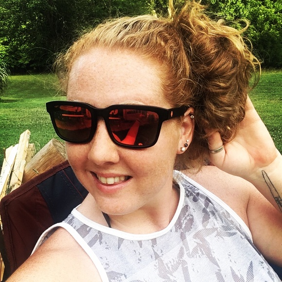 Profile Picture of Danielle Lafever (@dannie144) on Poshmark