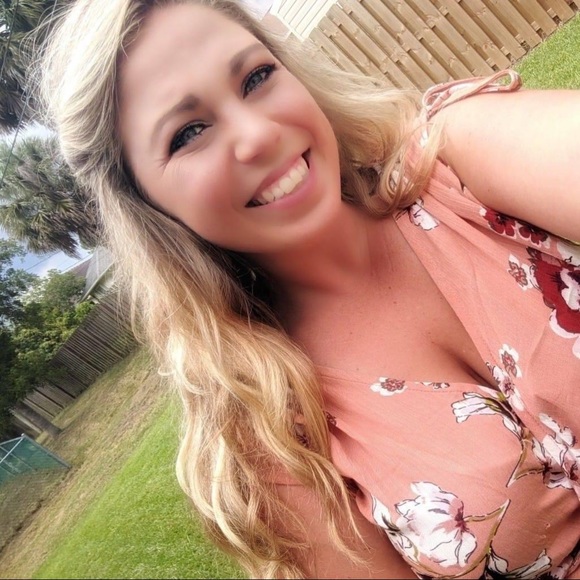 Profile Picture of Brooke Tranbarger (@partonb) on Poshmark