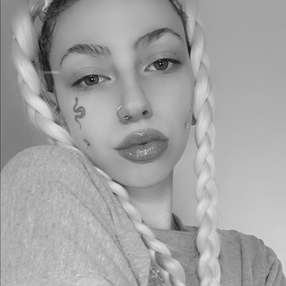 Profile Picture of Alia Freborg (@walia7890) on Poshmark