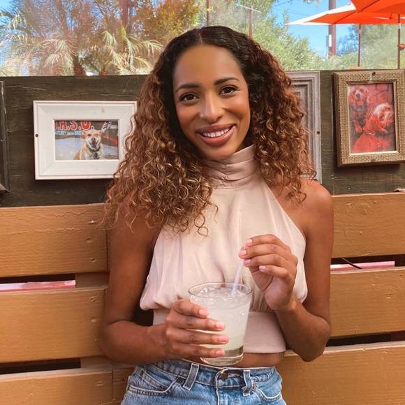 Profile Picture of Alexis Bennett (@alexiscierrab) on Poshmark