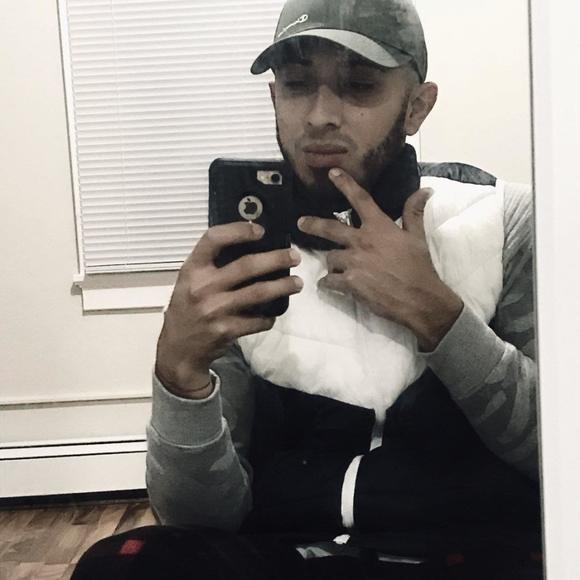 Profile Picture of Zepeda Francyy (@zepedafrancyy) on Poshmark