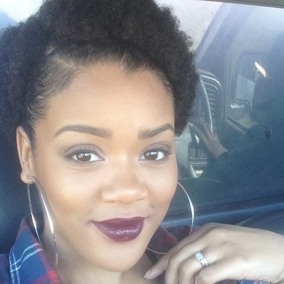 Profile Picture of Jasmine Grayer (@jasmiclewgray) on Poshmark