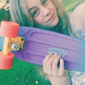 Profile Picture of Laura Devries [PB] (@laurasauruz) on Twitter