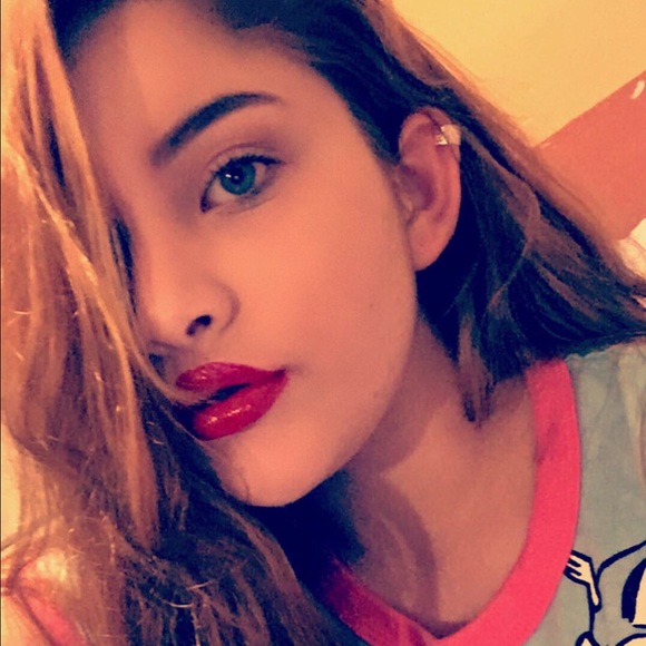 Profile Picture of Ruby Figueroa (@rubyfigueroaaa) on Poshmark