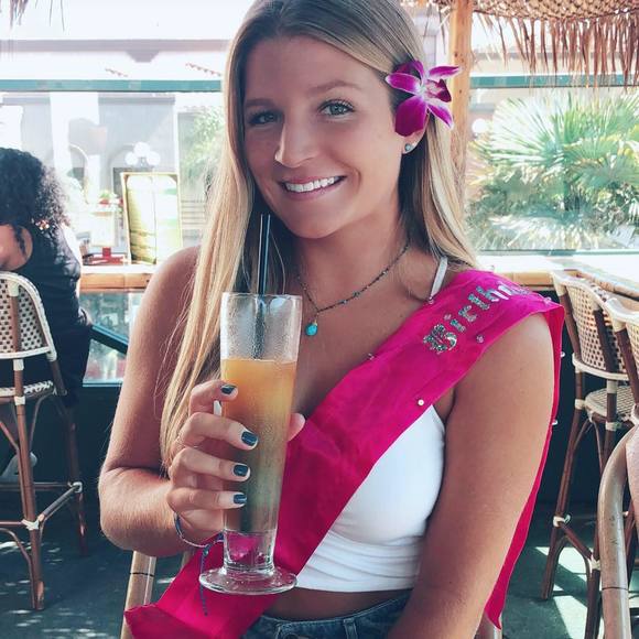 Profile Picture of Savannah Knight (@savknight7) on Poshmark