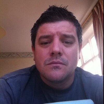 Profile Picture of Stephen Arnell (@slideaway77) on Twitter