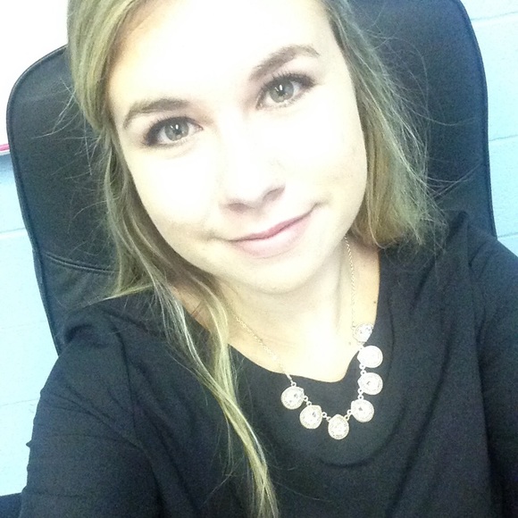 Profile Picture of Keri Brozyna (@keribrozyna) on Poshmark