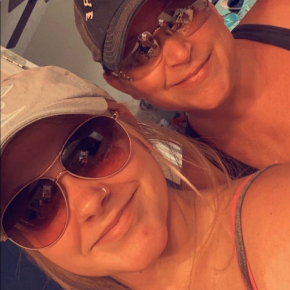 Profile Picture of Alissa and mandy Graybeal (@atgraybeal10) on Poshmark