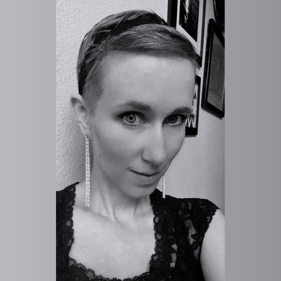 Lorien Smith - Poshmark Profile Picture of Lorien Smith (@mais_halo) on Poshmark