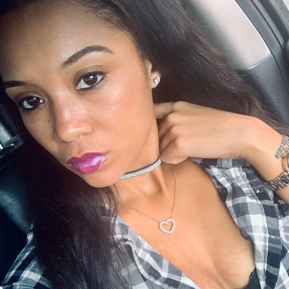 Profile Picture of Les Birdow (@lesbirdow) on Poshmark