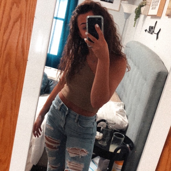 Profile Picture of Danielle Piper (@daniellexpiper) on Poshmark
