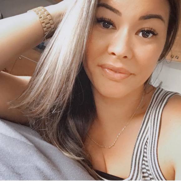 Profile Picture of Kelly Oshiro (@kellyoshiro) on Poshmark