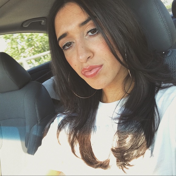 Profile Picture of Alissa Giansanti (@alissagiansanti) on Poshmark