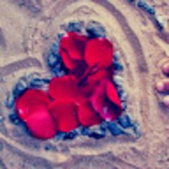 Profile Picture of Juana Calderon (@juanacaldero241) on Poshmark