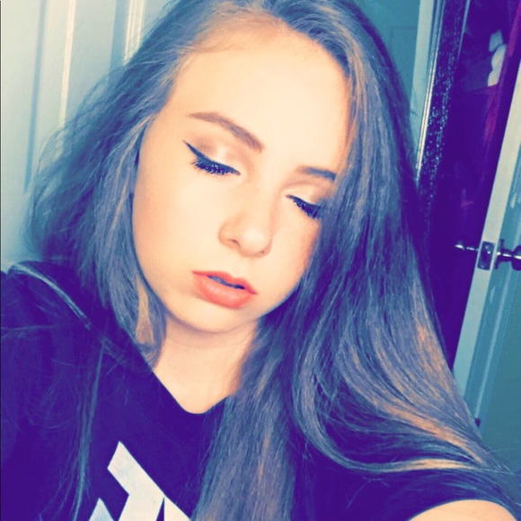 Profile Picture of Kennedy Cointment (@kcointment2003) on Poshmark