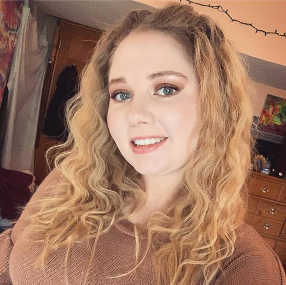 Profile Picture of Kara Heffner (@karaheffner212) on Poshmark