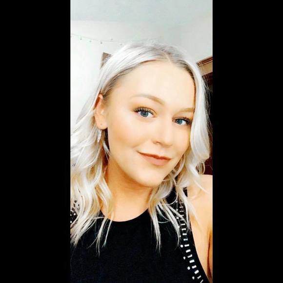 Profile Picture of Ally Jansons (@jansons1997) on Poshmark