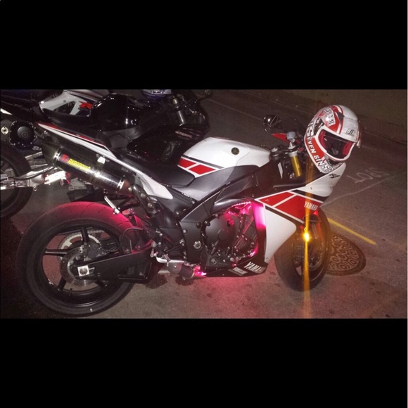 Profile Picture of Michael Augurson (@mikealiooog) on Poshmark