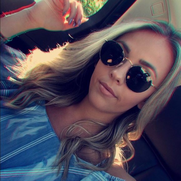 Profile Picture of Arielle Fleischer (@anfleischer) on Poshmark