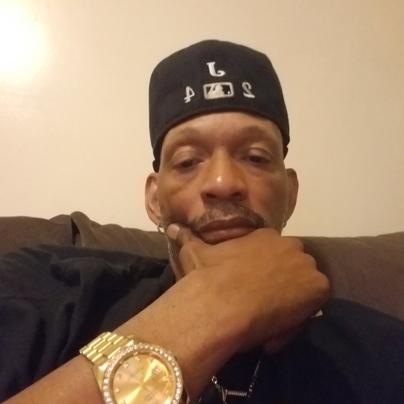 Profile Picture of James Hodge (@jshow124) on Poshmark