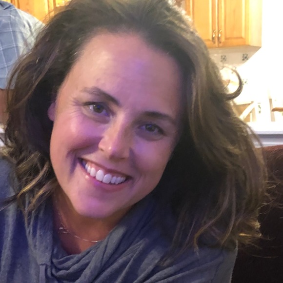Profile Picture of Amy Fresolone (@amyfresolone) on Poshmark