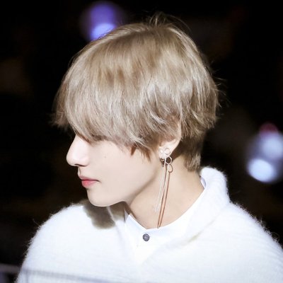 Profile Picture of Nguyễn Khánh Huyền (@alice020420) on Twitter