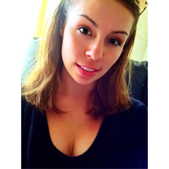 Profile Picture of Victoria Guralnkk (@vguralnik4720) on Poshmark