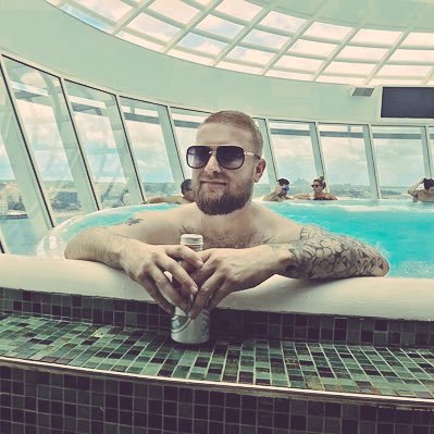 Profile Picture of Chris Hume (@humi8822) on Twitter