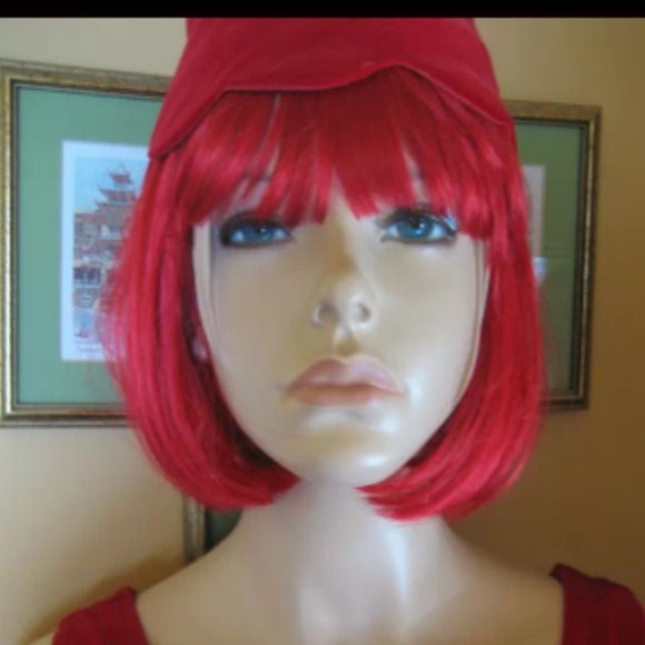 Profile Picture of Carol Groh (@curious_corner) on Poshmark