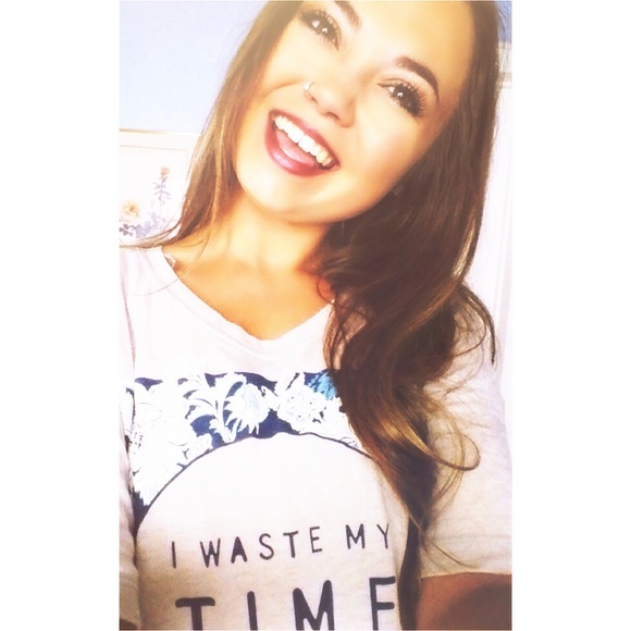 Profile Picture of Miranda Barrett (@miranda134) on Poshmark