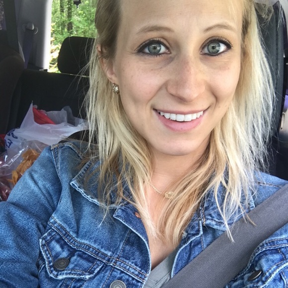 Profile Picture of Cassandra Plourde (@plourde52) on Poshmark