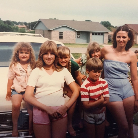 Profile Picture of Shawna Kishpaugh (@shawnajaustin) on Poshmark