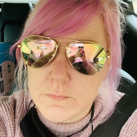 Jessica Schleifer - Poshmark Profile Picture of Jessica Schleifer (@leo13ger) on Poshmark