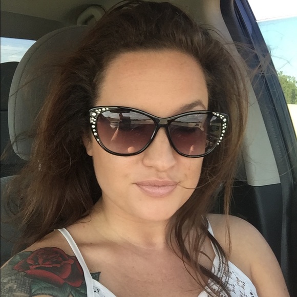 Profile Picture of Brianna Darcey (@ebrimaria) on Poshmark