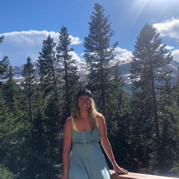 Profile Picture of Stephanie Castoldi (@s_castoldi) on Poshmark