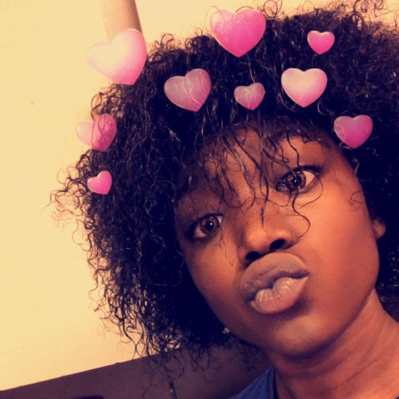 Profile Picture of Keya Moore (@keyamoore8) on Poshmark