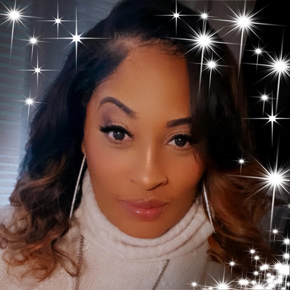 Profile Picture of Natasha Holloway (@classicred71) on Poshmark