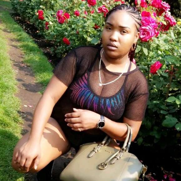 Profile Picture of Kia Scott (@kiashin3) on Poshmark