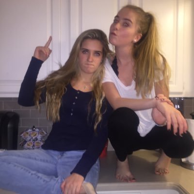 Profile Picture of Lauren McDermott (@theDERMinator_) on Twitter