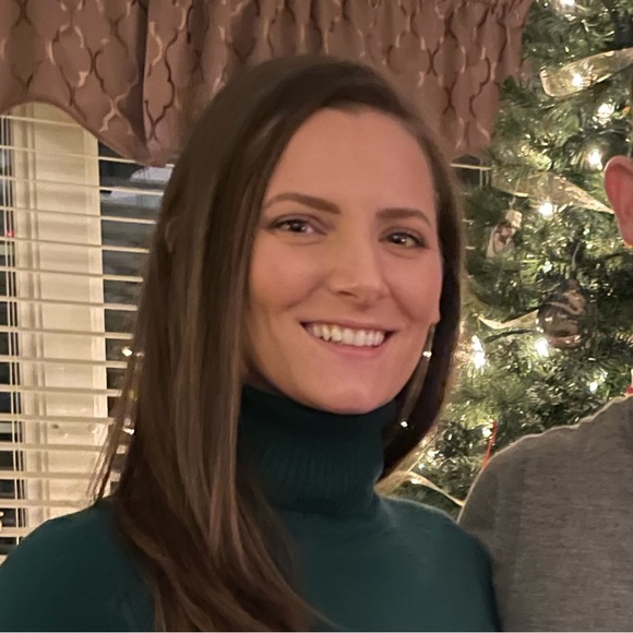 Profile Picture of Amanda Daugherty (@amalecky1) on Poshmark