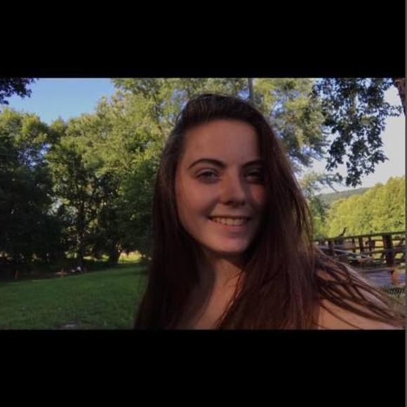 Profile Picture of Tessa Braithwaite (@tessabraithwait) on Poshmark