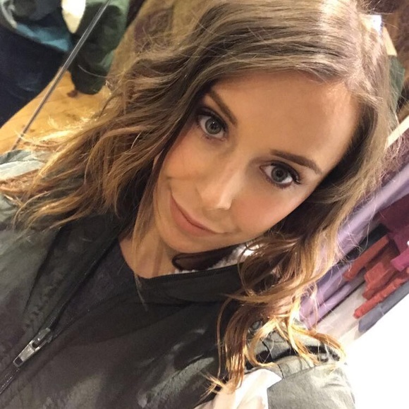 Profile Picture of Justine Pridgen (@happyhippy22) on Poshmark