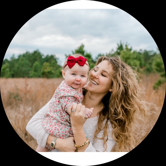Profile Picture of Katie Hutchinson (@kshutchinson) on Poshmark