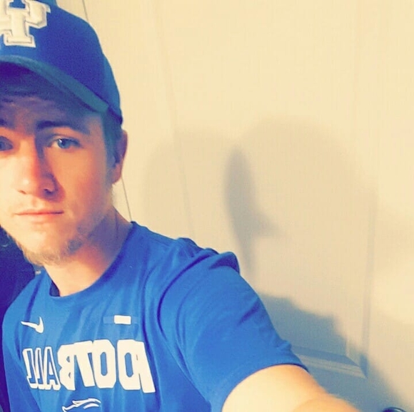 Profile Picture of Jesse Chapman (@jesseray97) on Poshmark