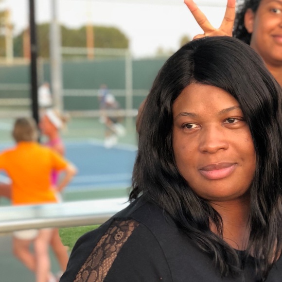 Profile Picture of Renee Winans (@winansrnb) on Poshmark