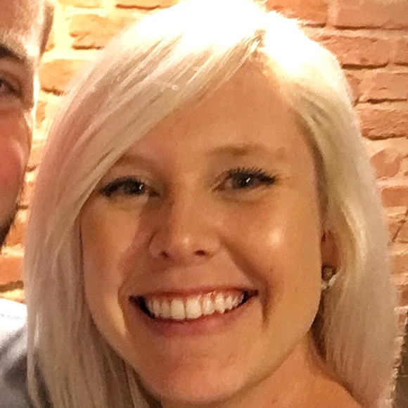 Profile Picture of Candice Coolahan (@candicecoolahan) on Poshmark