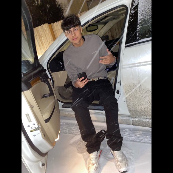 Profile Picture of Anthony Recendez (@anthony_elvato) on Poshmark